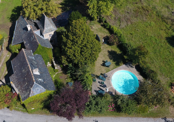 location Gite de charme en Aveyron (->12 pers) piscine