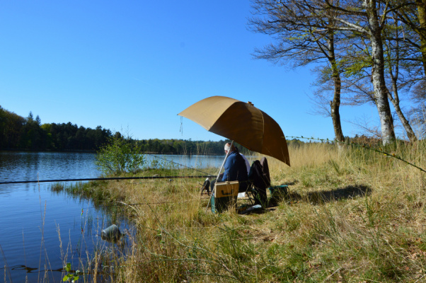 pêche sur le grand etang de Taysse