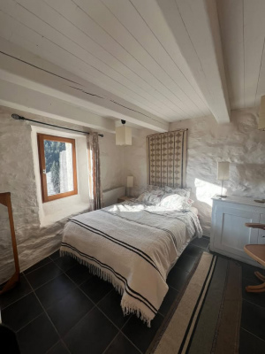 Chambre 3 - Dépendance, disposant de sa propre salle de bain et d’une cuisine d’été sur le palier