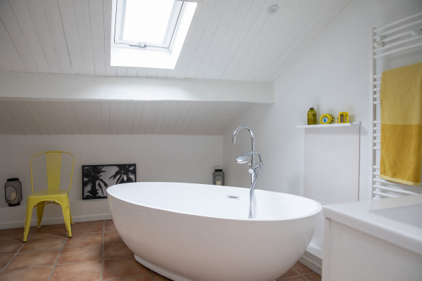 Salle de bain avec baignoire Petite Maison