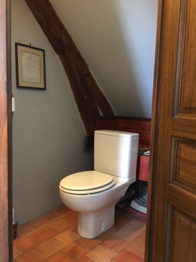 Wc + lavabo sur le palier(ETAGE)