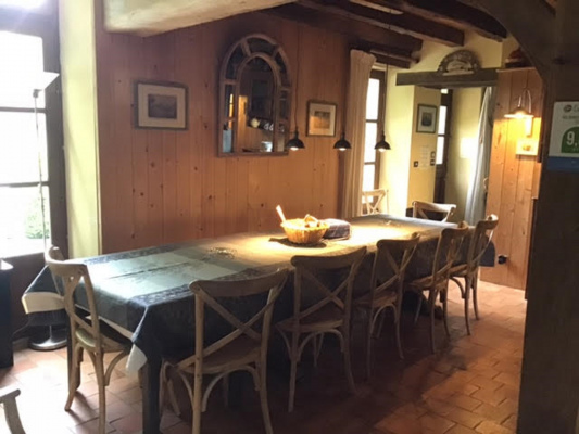 Grande table à manger 