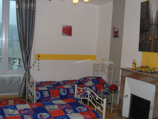 Chambre du Gîte B: 3 lits de 1 pers.