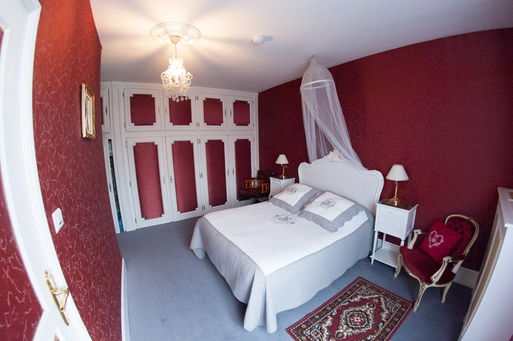 CHAMBRE ROUGE CHATEAU