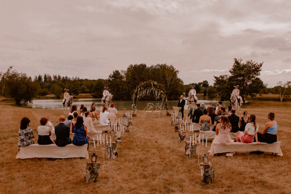 mariage face a l'étang des gites