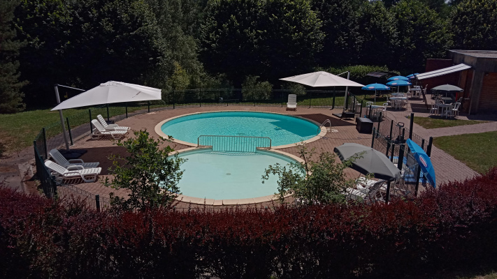 Piscine vue des gites