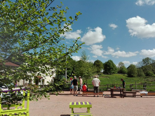 le terrrain de pétanque et de jeux du moulin de la Fortie