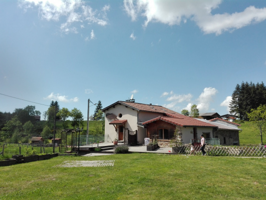 les terrasses des gites du moulin de la Fortie