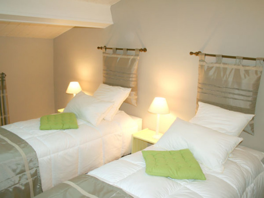 chambre twin du gîte au moulin de la Fortie