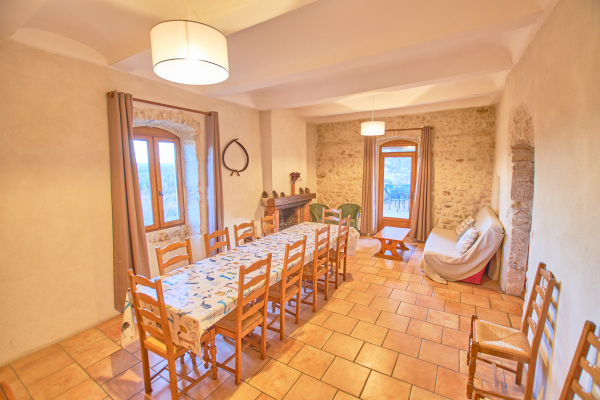 salon/salle à manger 12 pers