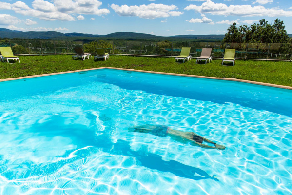 piscine avec vue panoramique sur les Gorges de l'Ardèhe
