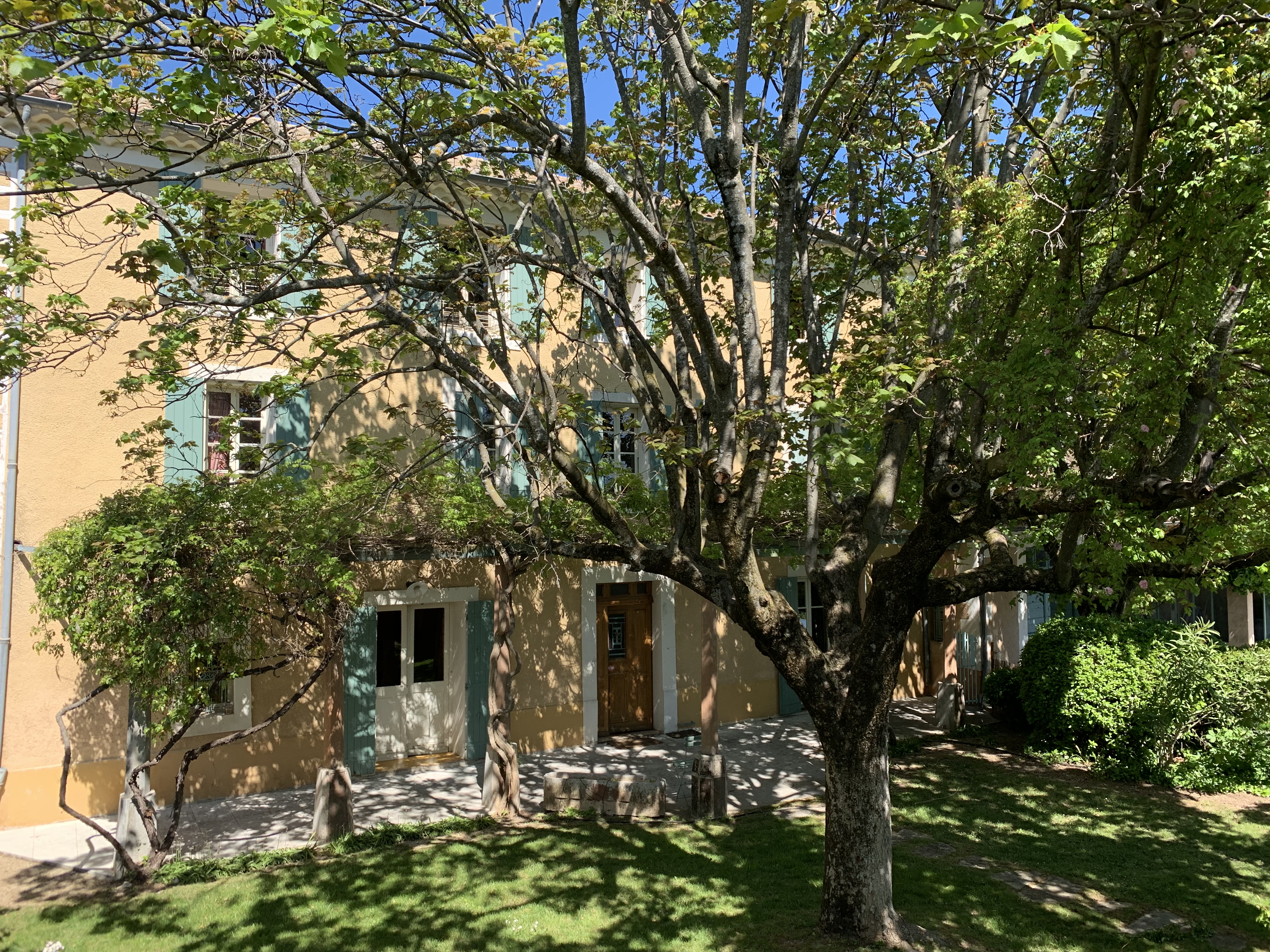 Façade avant, Maison La Divine, location de charme en Provence