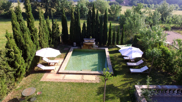 Piscine avec fontaine