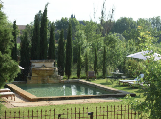 Piscine avec fontaine