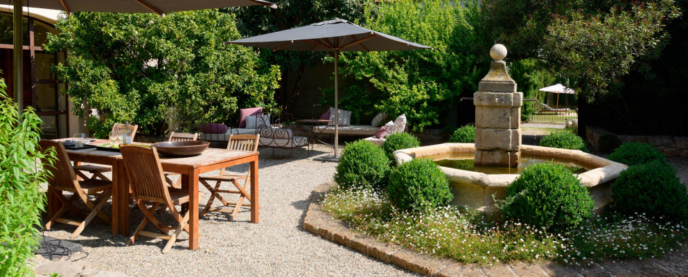 Terrasse avec fontaine