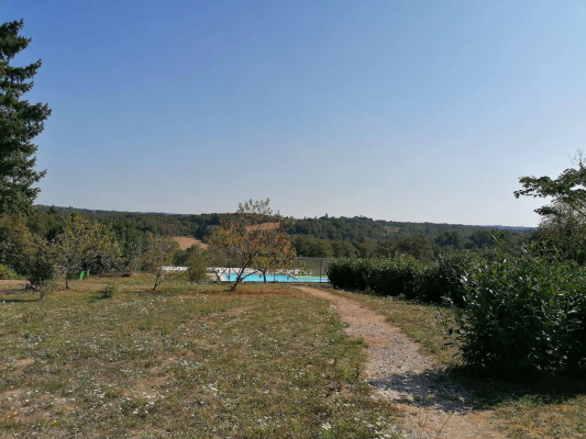 Vue sur la vallée et piscine