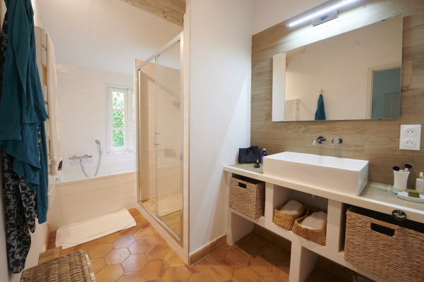 Salle de bain gîte Mûriers