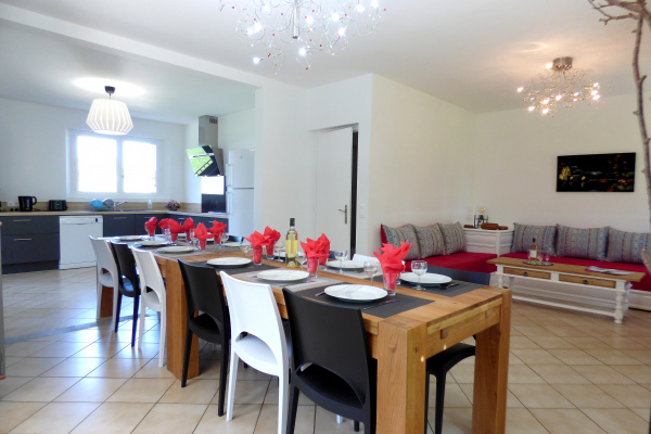 Séjour de l'étage avec table pour 20 personnes