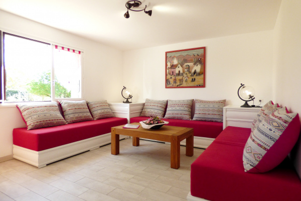 Salon avec télévision