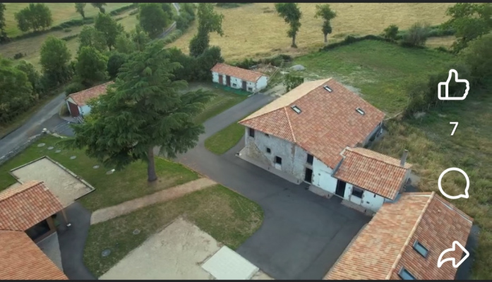 grand gite LA ROULIERE DE BEAULIEU (Ancienne Discothèque)