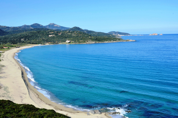 Plage de Lozari à 15km