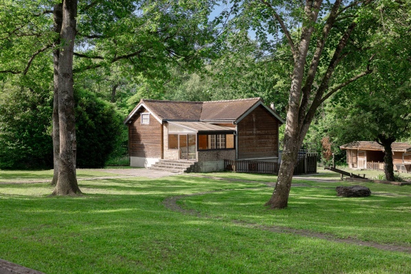 Chalet indépendant à 50 m du bâtiment