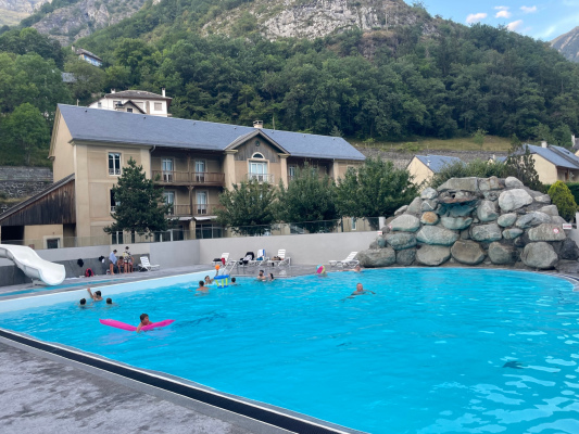 Piscine municipale attenante au centre