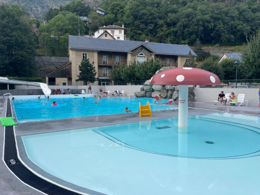 Piscine municipale attenante au centre