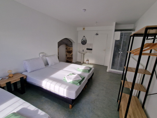 CHAMBRE 2 COTE SALLE D EAU