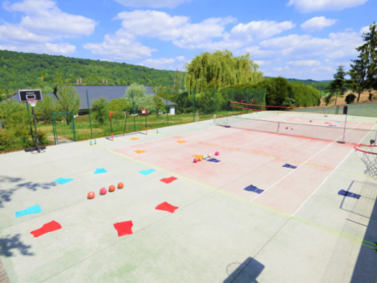gite Domaine aux 50 activités (piscine et tennis)