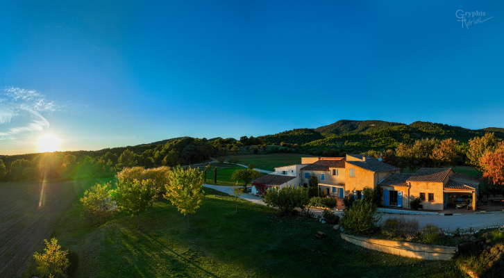 logement de groupe PEYPIN-D'AIGUES