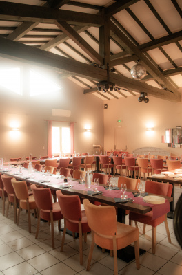 salle intérieur pouvant accueillir 70px