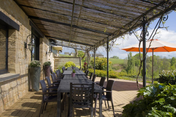 la grande terrasse du gite Merlot