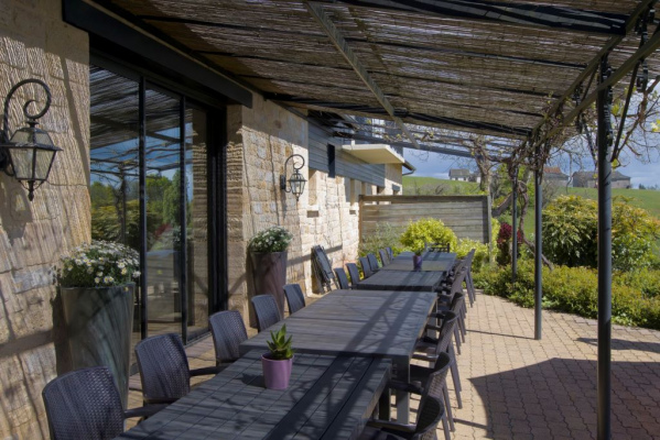 la grande terrasse du gite Merlot