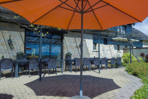 la grande terrasse du gite merlot