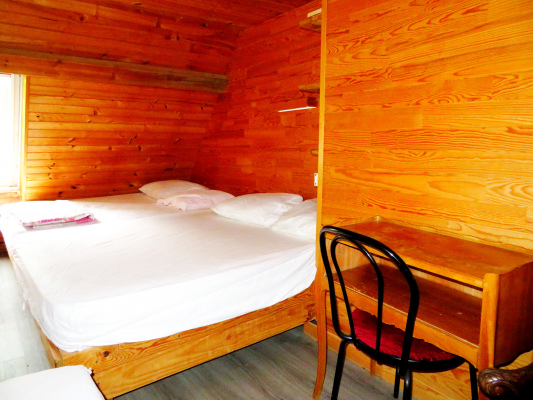 La chambre et les 2 lits double