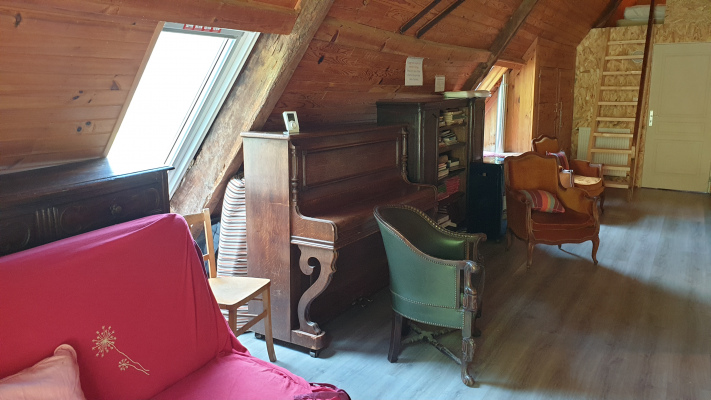 Canapé et piano