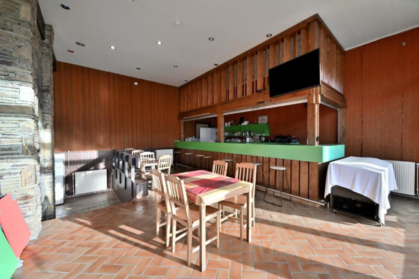 Bar, accès terrasse