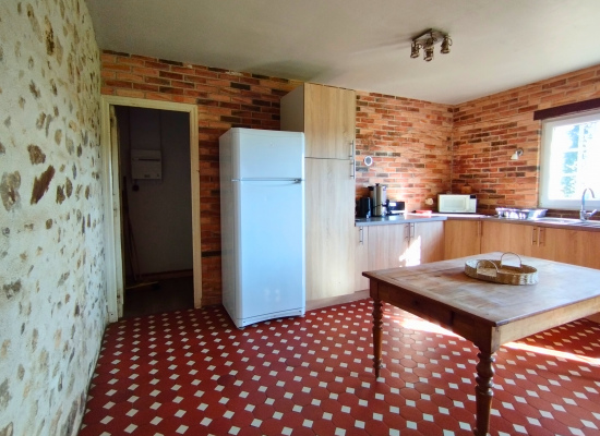 Cuisine équipée avec vaisselle pour 40 personnes à la Haie d'Assé