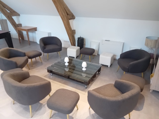 Salon spacieux pour cousinade, anniversaire ou séjour entre amis près de Rouen