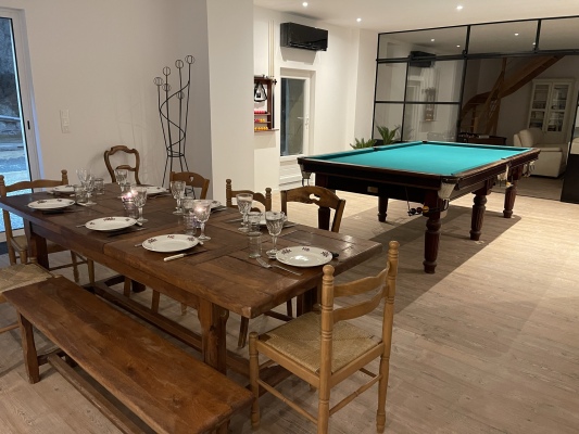 Billard et grande table pour des week-ends conviviaux aux Gîtes de Flaubert