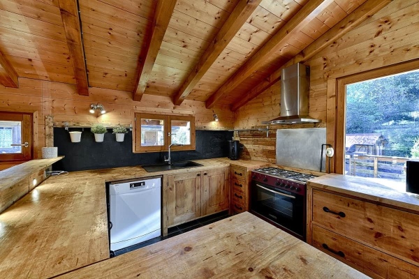 hébergement de groupe Chalet 4C : JACUZZI, BABYFOOT, pied des pistes 