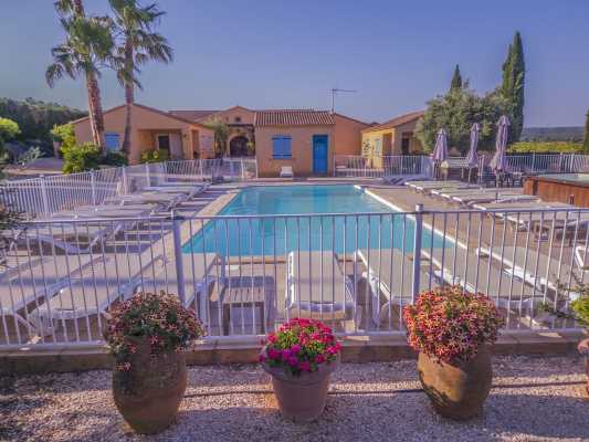 Espace piscine sécurisée accessible de mi-mai à fin septembre