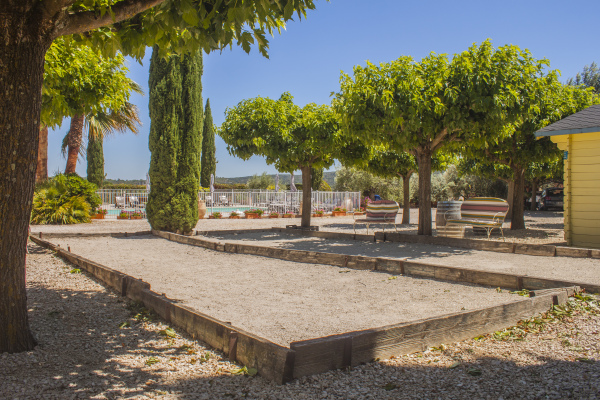 terrain de pétanque, Jardin clos et fleuris, tente de réception