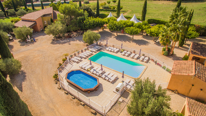 Espace piscine sécurisée accessible de mi-mai à fin septembre