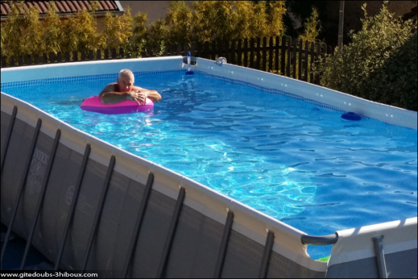 Piscine des propritaires mise à disposition de nos hôtes gratuitement