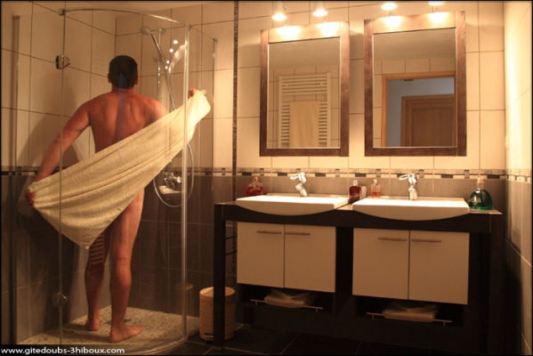 Salle d'eau avec douche à l'italienne