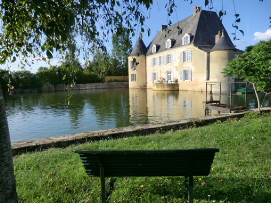 logement chambres et gîtes au château de Bezonnais