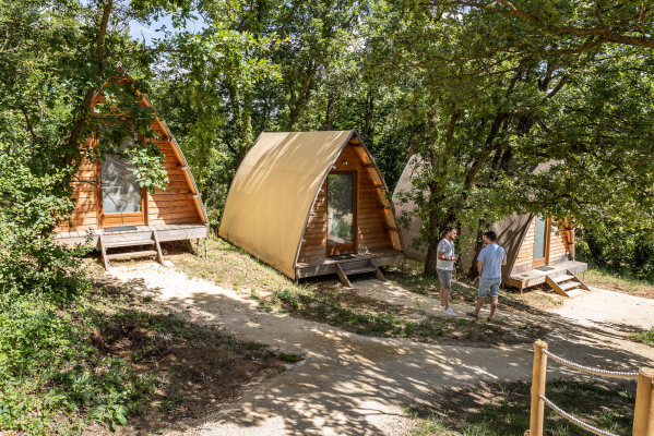 Les 3 huttes du secteur Aventure
