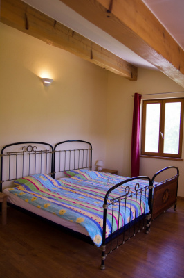 Chambre 2 lits doubles maison Grenache